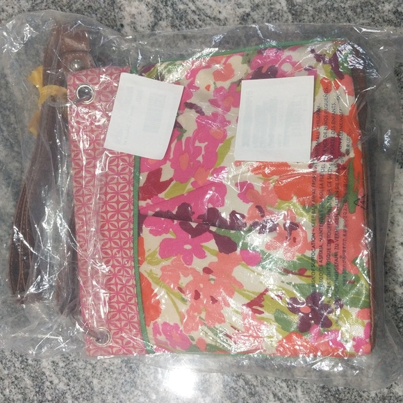 Lands' End floral crossbody bag. NIB. - Picture 2 of 4